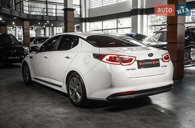 Седан Kia Optima 2015 в 
