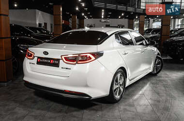 Седан Kia Optima 2015 в 