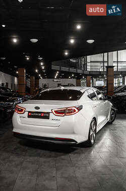 Седан Kia Optima 2015 в 