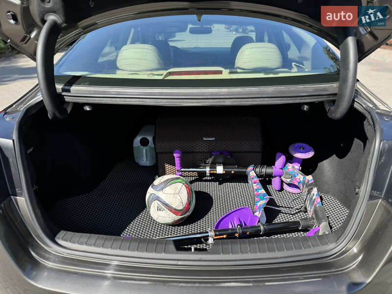 Седан Kia Optima 2012 в Кам'янці