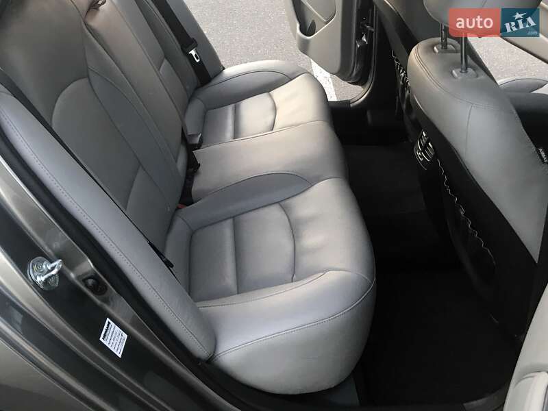 Седан Kia Optima 2014 в Києві