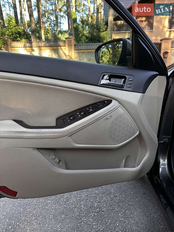 Седан Kia Optima 2012 в Чернігові