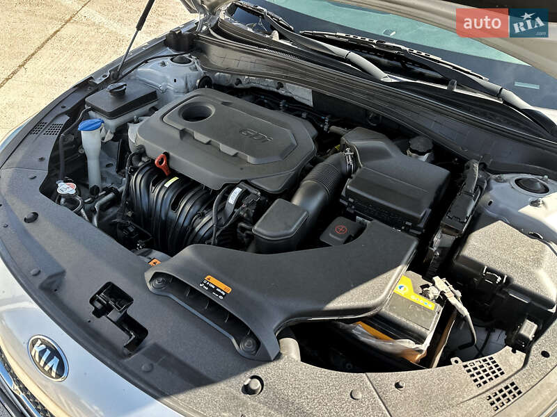 Седан Kia Optima 2016 в Києві