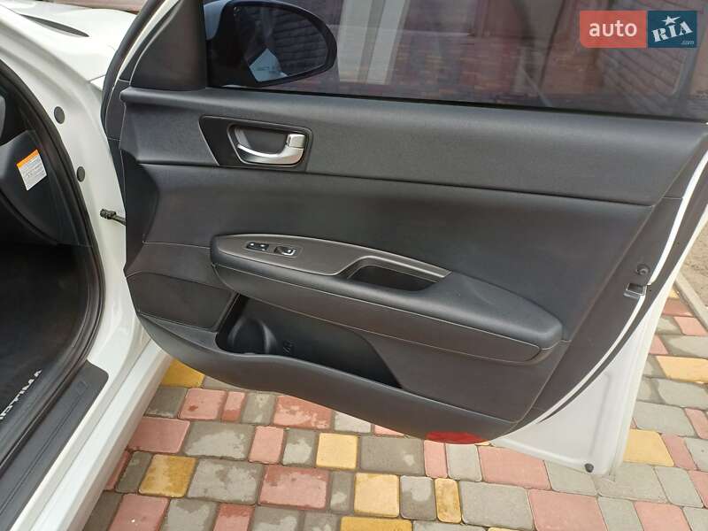 Седан Kia Optima 2016 в Черноморске