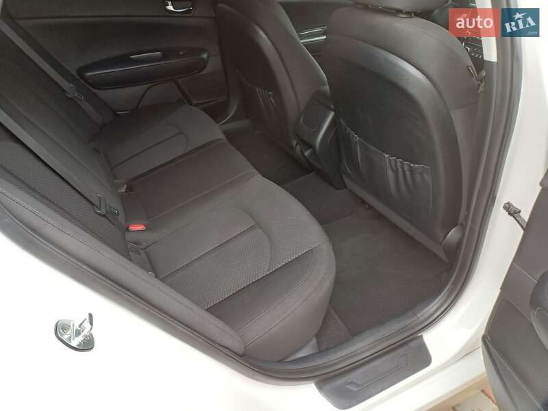 Седан Kia Optima 2016 в Черноморске