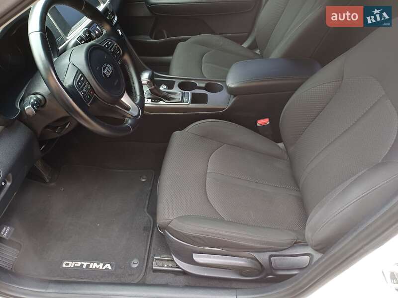 Седан Kia Optima 2016 в Черноморске