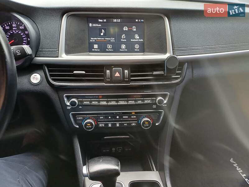 Седан Kia Optima 2016 в Черноморске
