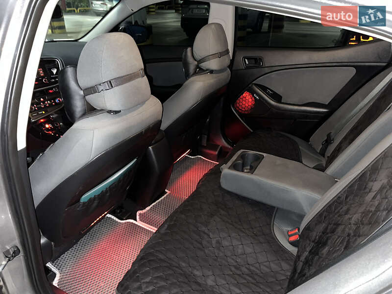 Седан Kia Optima 2015 в Киеве