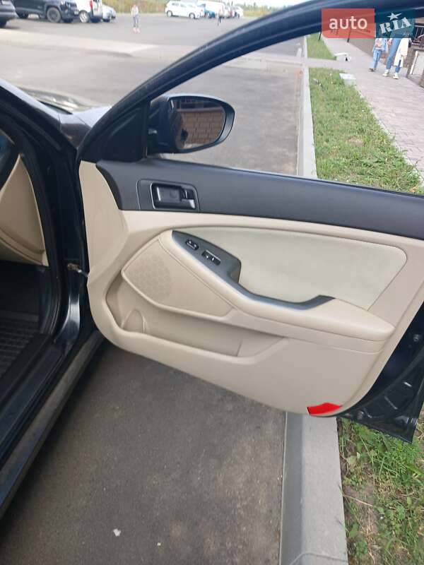 Седан Kia Optima 2013 в Вишневому