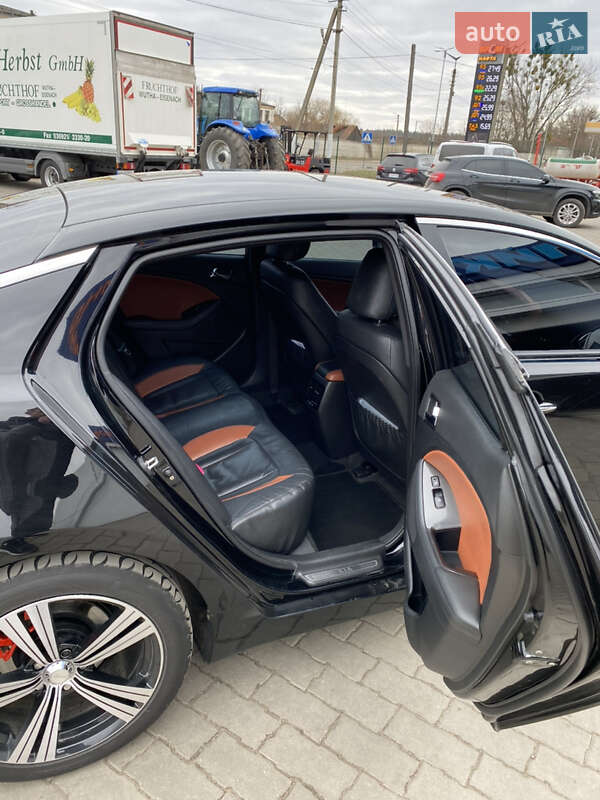 Седан Kia Optima 2012 в Житомире