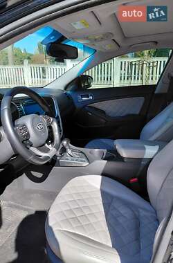 Седан Kia Optima 2015 в Києві