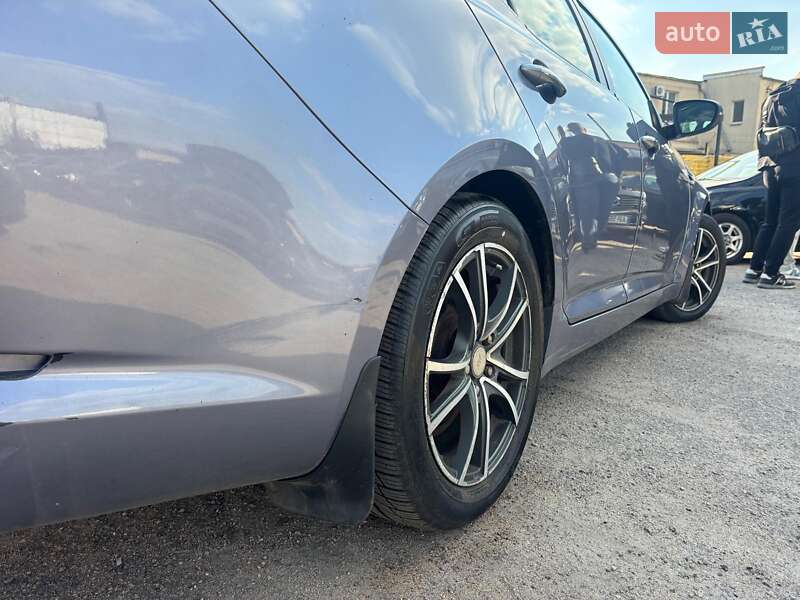 Седан Kia Optima 2012 в Запорожье