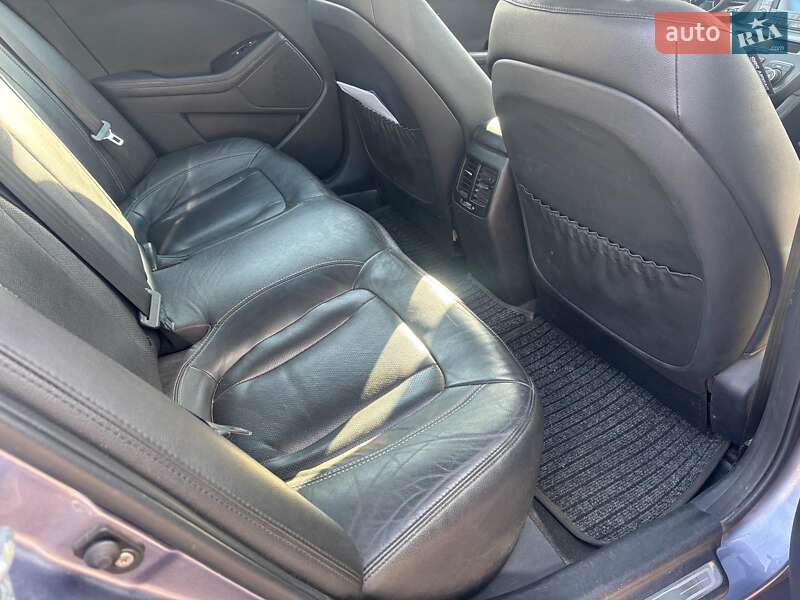Седан Kia Optima 2012 в Запорожье