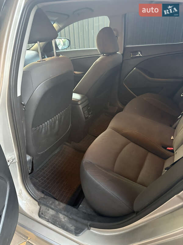 Седан Kia Optima 2013 в Киеве
