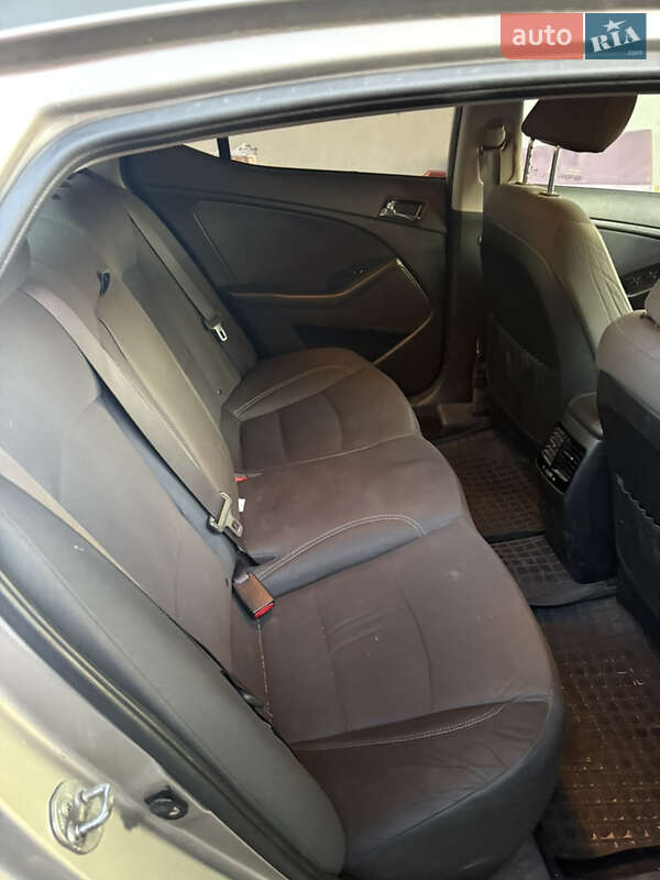 Седан Kia Optima 2013 в Киеве