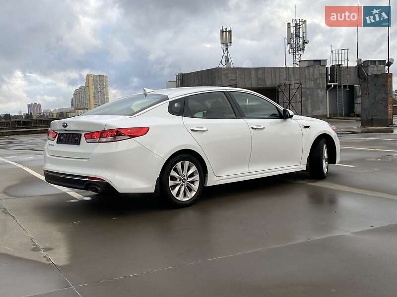 Седан Kia Optima 2017 в Киеве