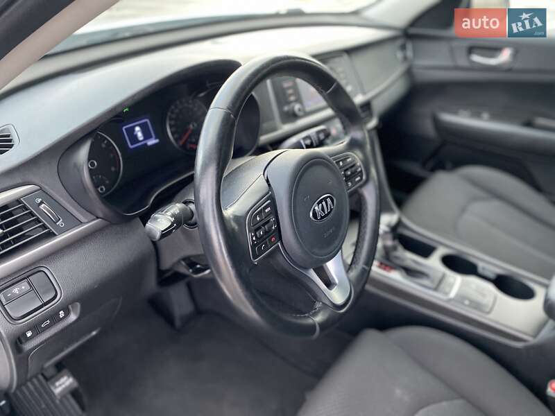 Седан Kia Optima 2017 в Киеве