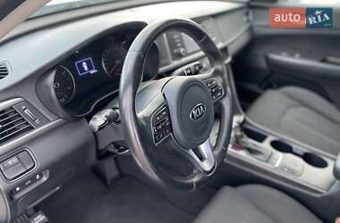 Седан Kia Optima 2017 в 