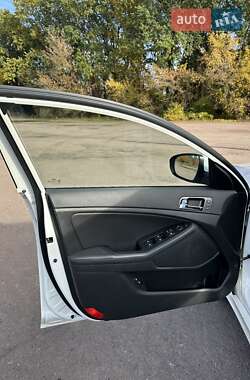 Седан Kia Optima 2013 в  фото 17 Седан Kia Optima 2013 в