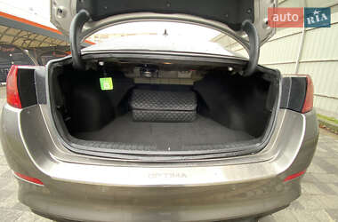 Седан Kia Optima 2013 в 