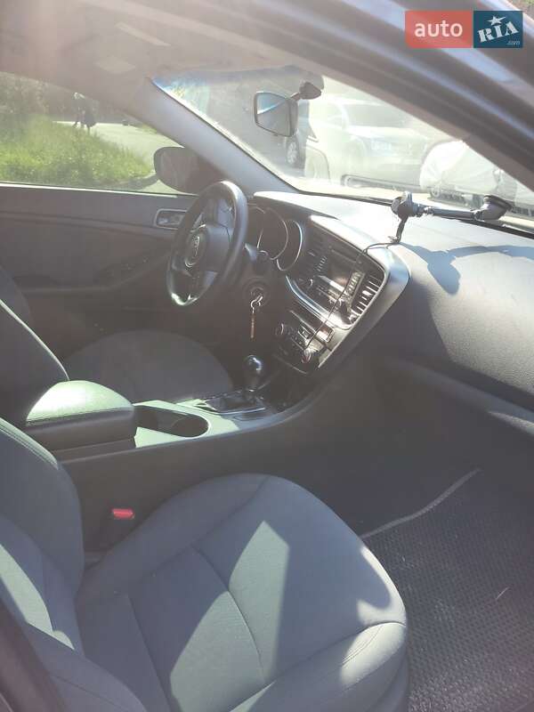 Седан Kia Optima 2015 в Вишневому фото 4 Седан Kia Optima 2015 в Вишневому