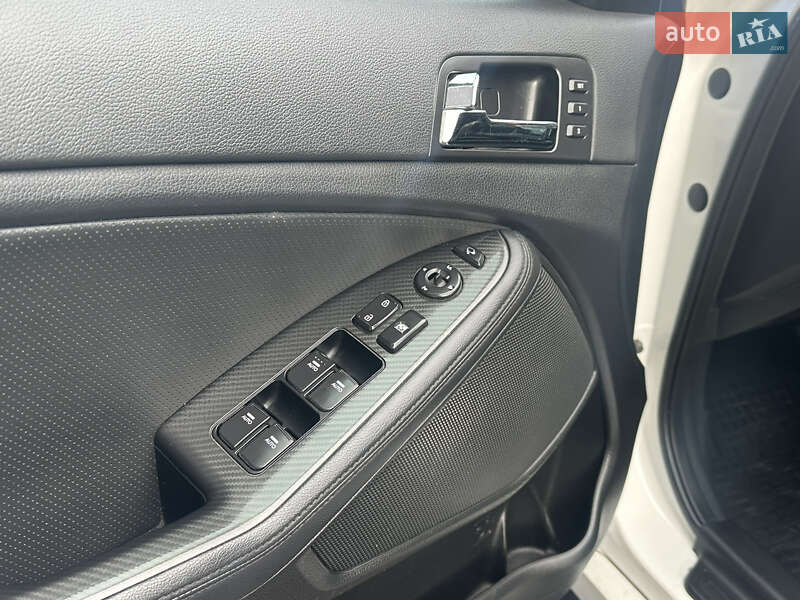 Седан Kia Optima 2012 в Рівному