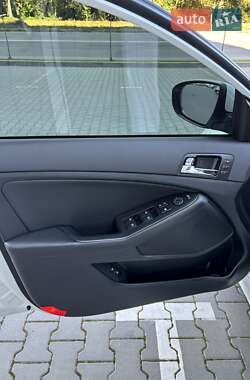 Седан Kia Optima 2012 в 