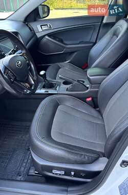 Седан Kia Optima 2012 в 
