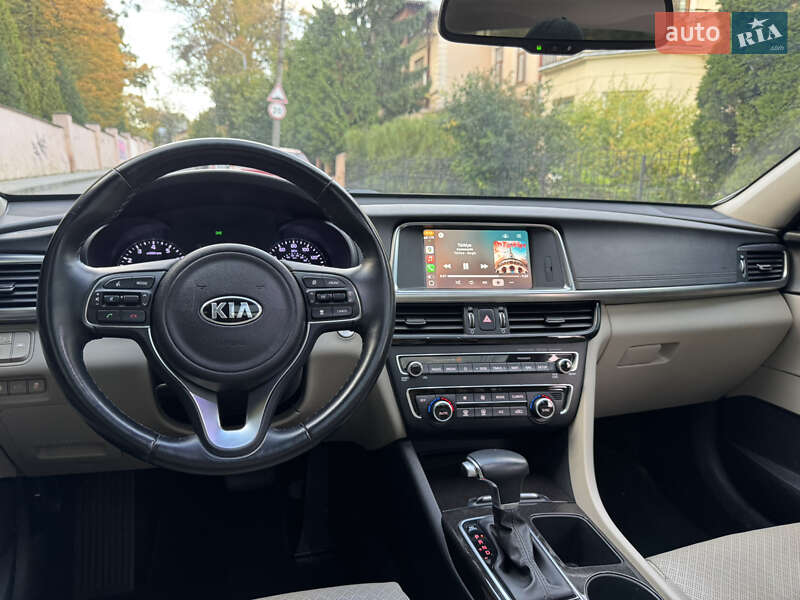 Седан Kia Optima 2017 в Черновцах