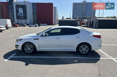 Седан Kia Optima 2013 в 