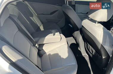 Седан Kia Optima 2013 в 