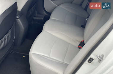 Седан Kia Optima 2013 в 