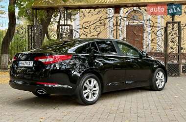 Седан Kia Optima 2012 в 