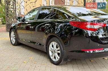 Седан Kia Optima 2012 в 