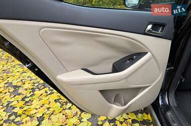 Седан Kia Optima 2013 в 