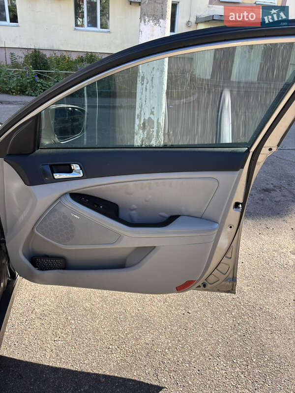 Седан Kia Optima 2014 в Украинке