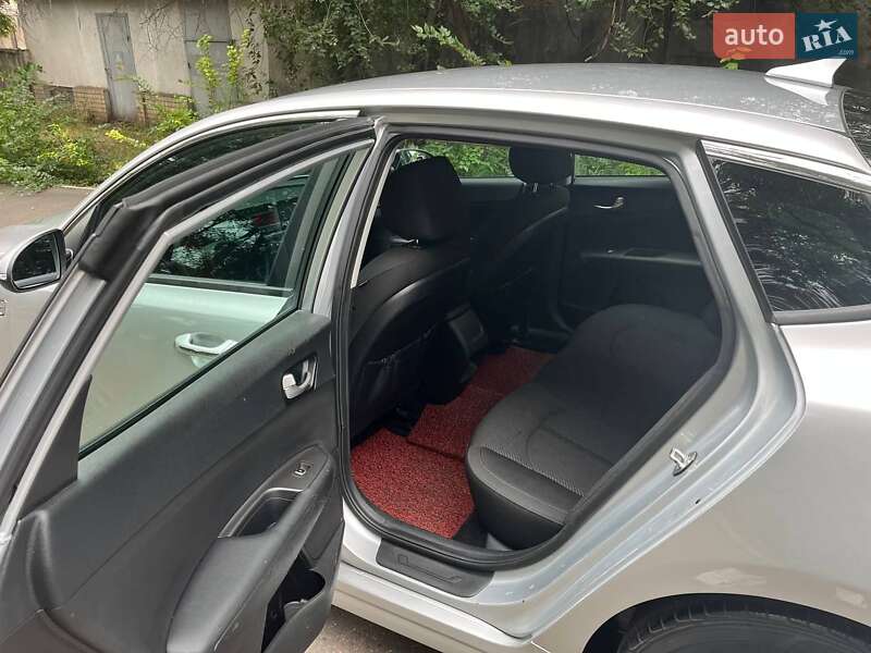 Седан Kia Optima 2017 в Одессе