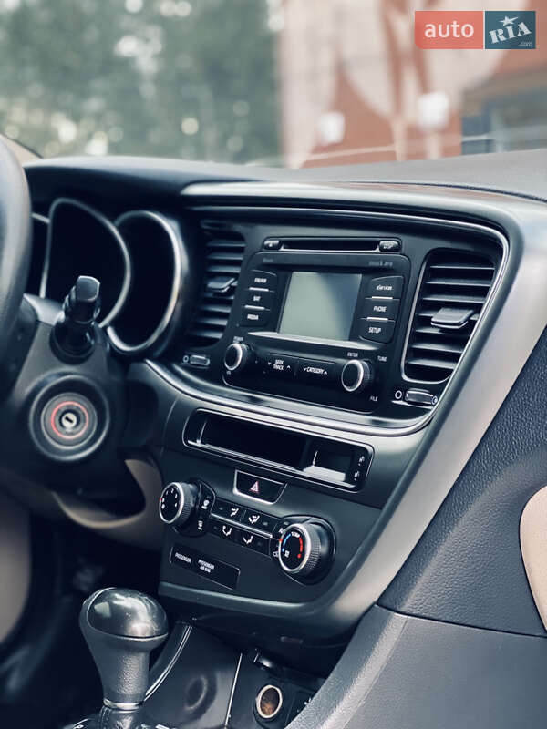 Седан Kia Optima 2013 в Бурштині
