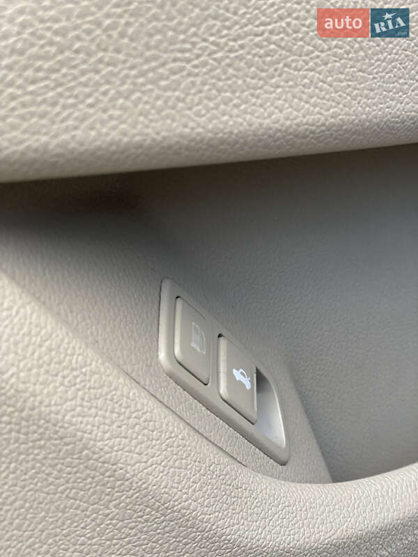 Седан Kia Optima 2013 в Бурштині