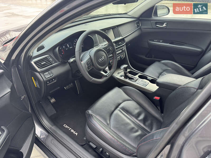 Седан Kia Optima 2017 в Киеве