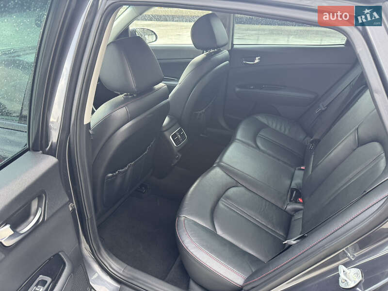 Седан Kia Optima 2017 в Киеве