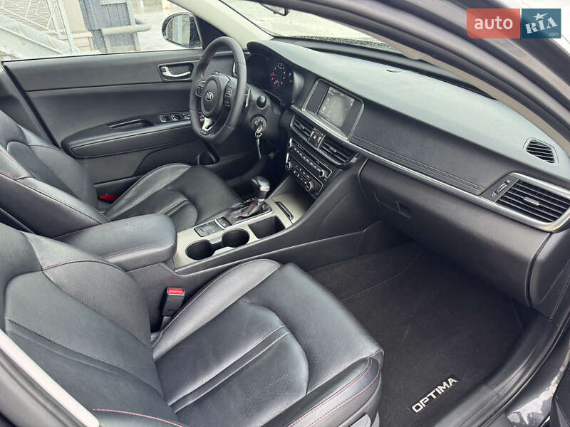 Седан Kia Optima 2017 в Киеве