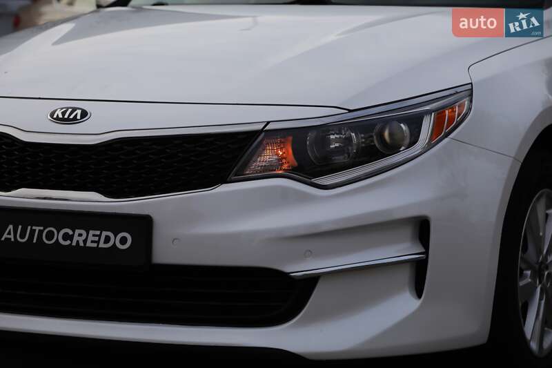 Седан Kia Optima 2017 в Киеве