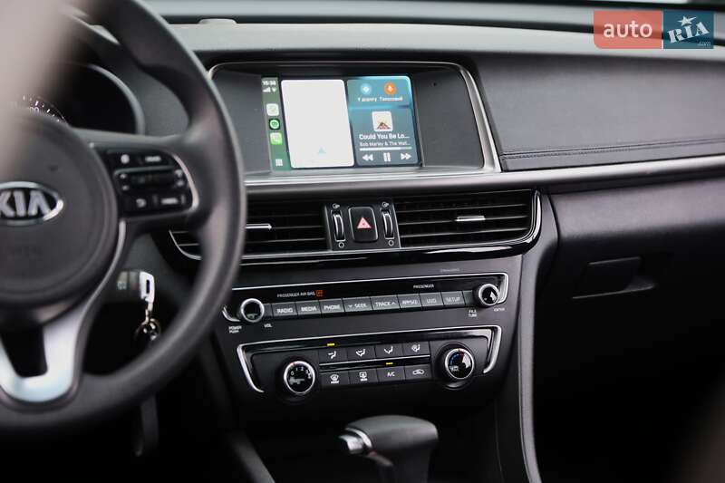 Седан Kia Optima 2017 в Киеве