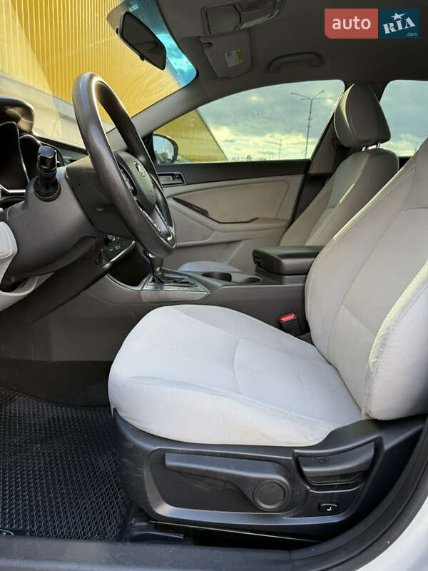 Седан Kia Optima 2012 в Киеве