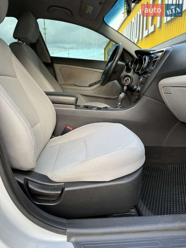 Седан Kia Optima 2012 в Киеве