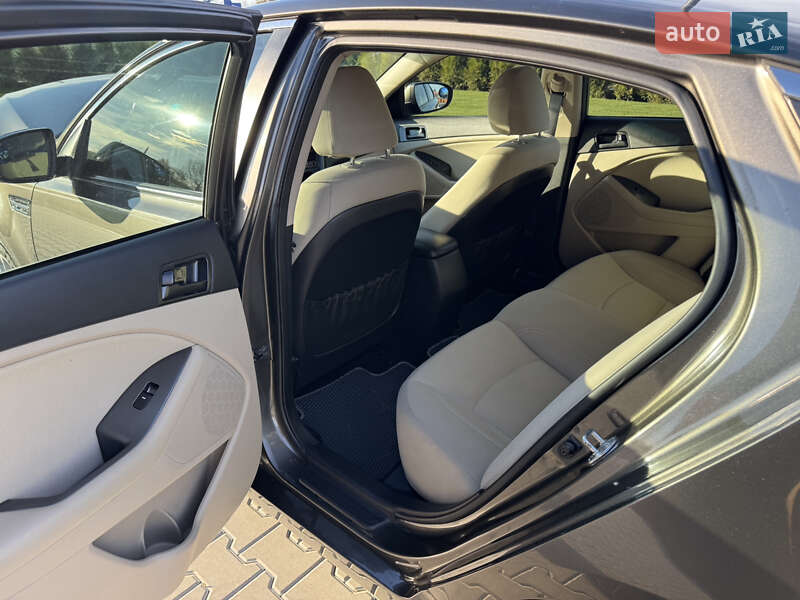 Седан Kia Optima 2013 в Виннице