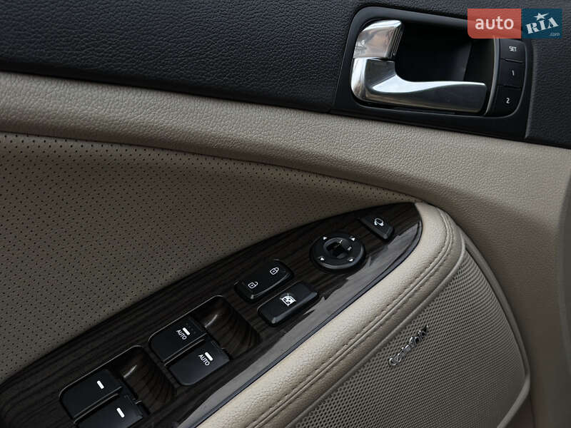 Седан Kia Optima 2013 в Николаеве