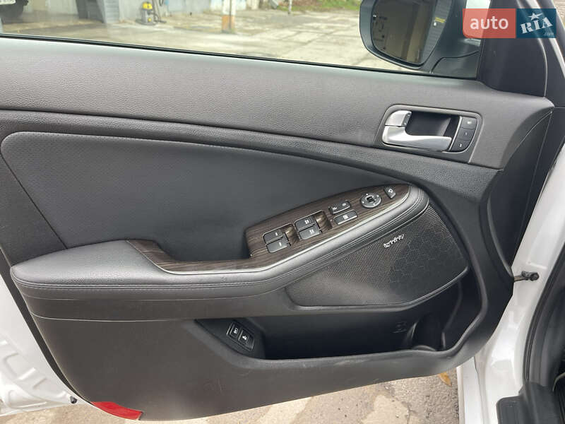 Седан Kia Optima 2015 в Харькове