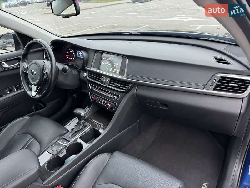 Седан Kia Optima 2017 в Киеве